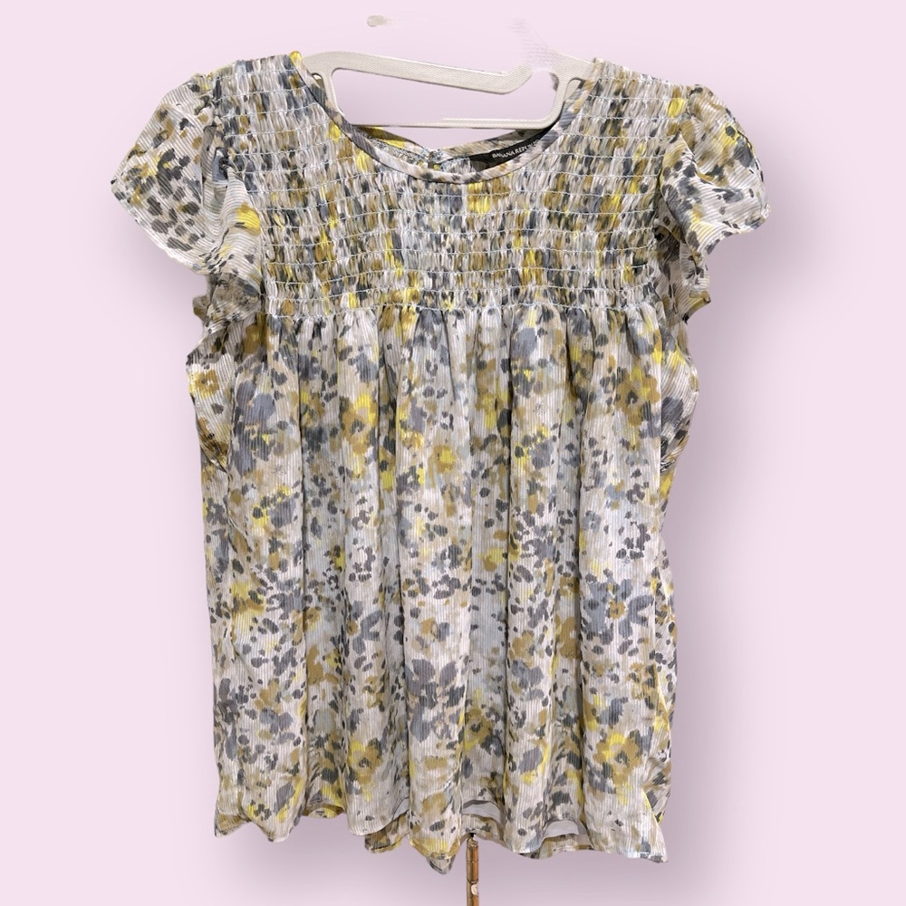 Banana Republic
Gray Floral Print All Day‎ Wear
Blouse
Petite small